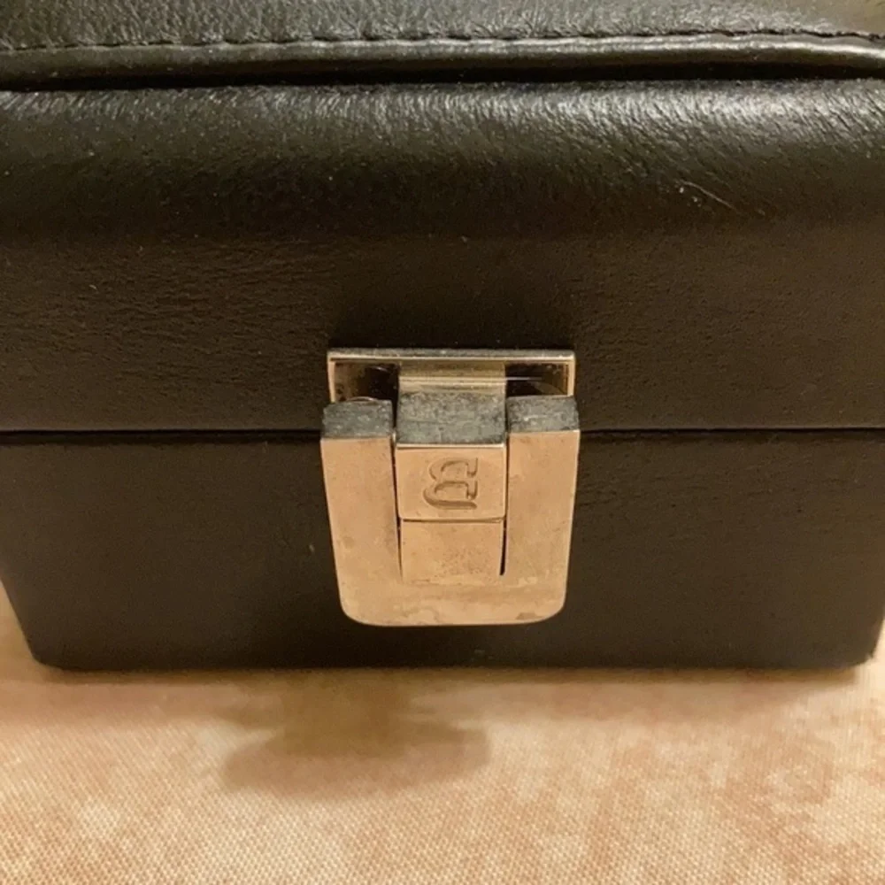 Bracaletti silver tone & black croc Czar cuff links in leather box-gently used